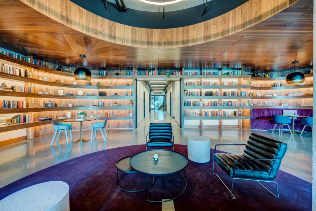 The curved resident library